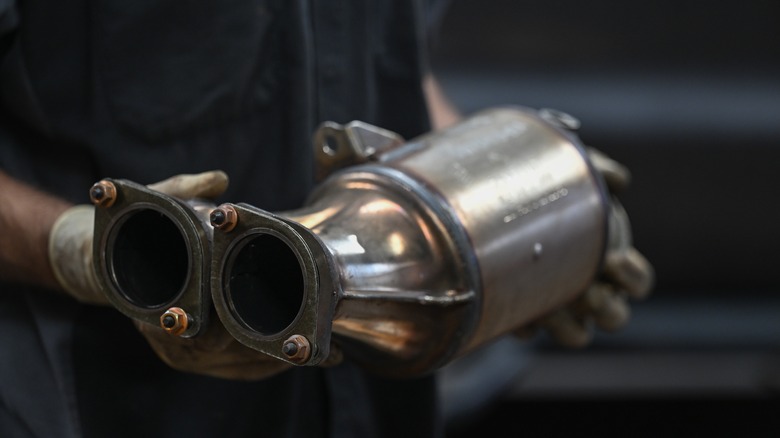 Catalytic converter recycling